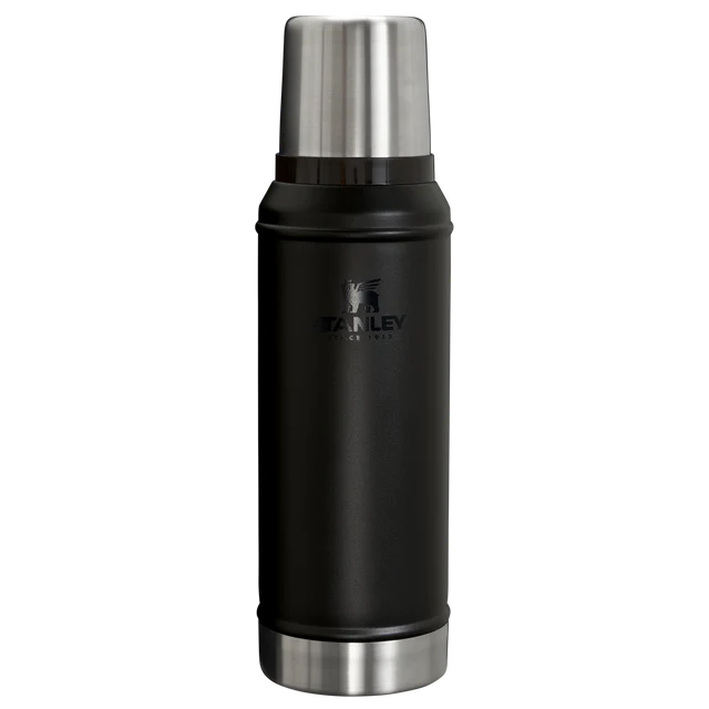 Web_PNG_Square-TheLegendaryClassicBottle1QT-Black2.0-Front Stanley Classic Legendary Bottle 0,94L - Black 2.0 - Thermoskanne – Bild 1